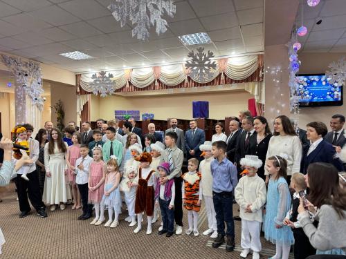 Ekaterina Bogdanovich, Director of JSC Olsa, congratulated the students of the Social and Pedagogical Center of the Oktyabrsky district of Mogilev on the upcoming New Year!