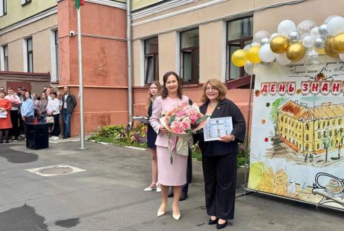 Директор ОАО «Ольса» Екатерина Богданович поздравила учеников средней школы №1 с Днем знаний!