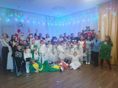 Віншаванне дзяцей вёскі SOS з надыходзячым Новым годам