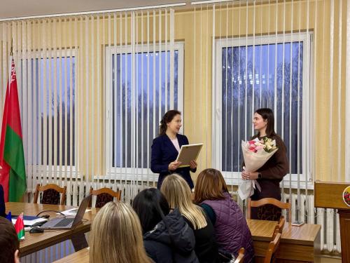 В ОАО «Ольса» 08.12.2025 чествовали участника республиканского конкурса молодых работников предприятий и организаций Республики Беларусь «SuperПРОФИ 2025» Юлию Татаринову